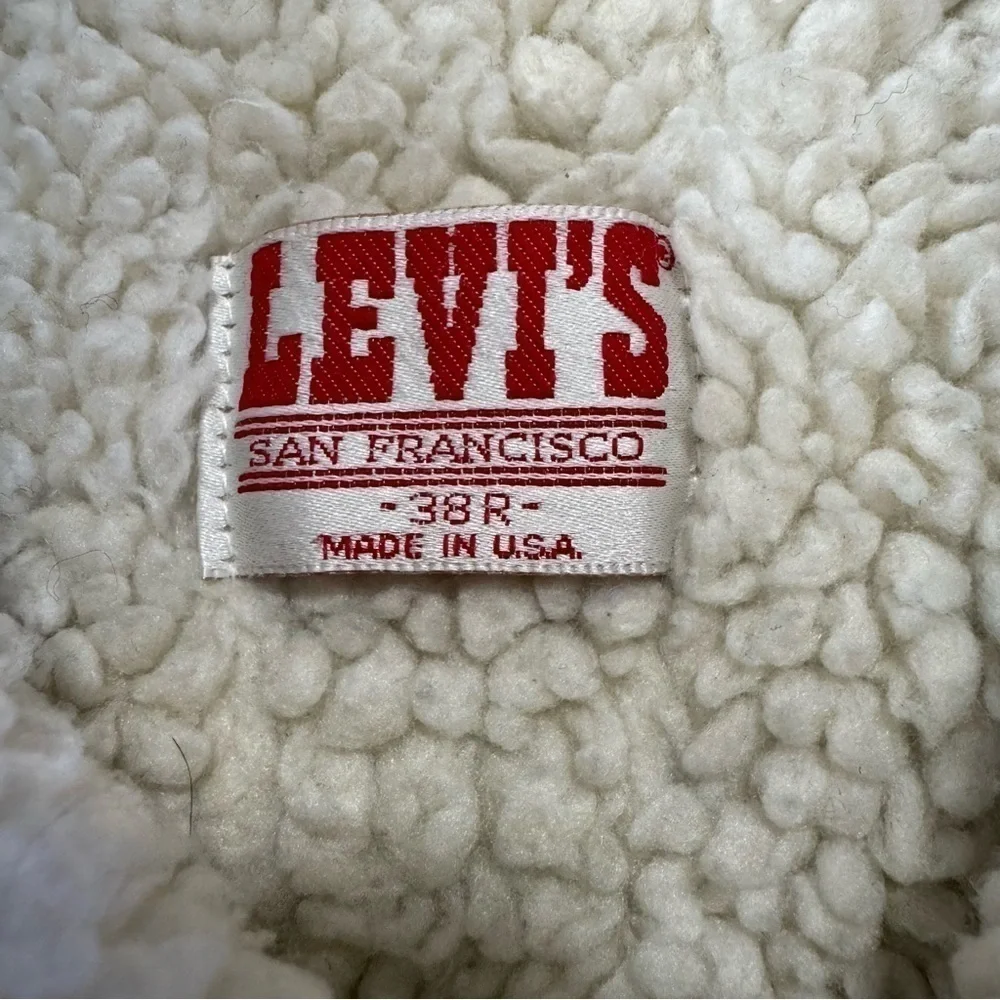 Vintage Levi’s made in USA denim trucker coat jacket fleece lined mens Small - Picture 5 of 5